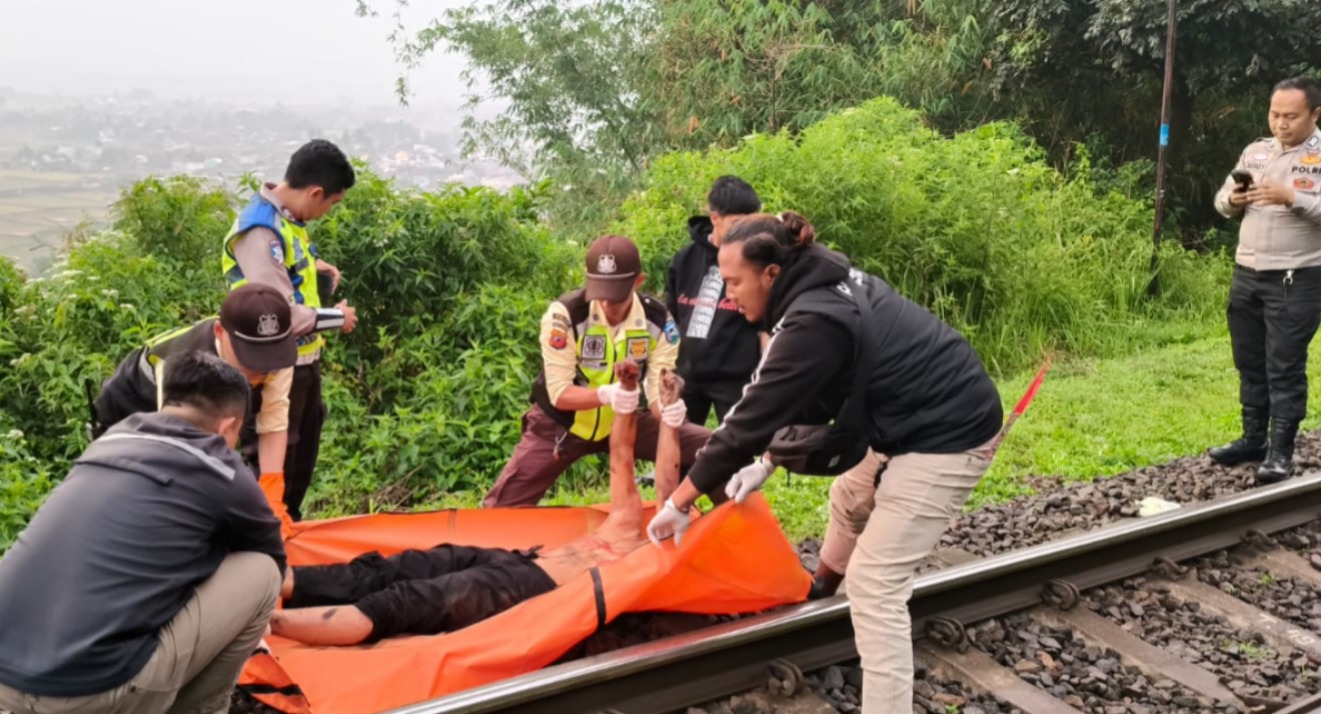 Seorang ABG Tewas Tertemper Kereta Api Mutiara Selatan di Kadungora Garut